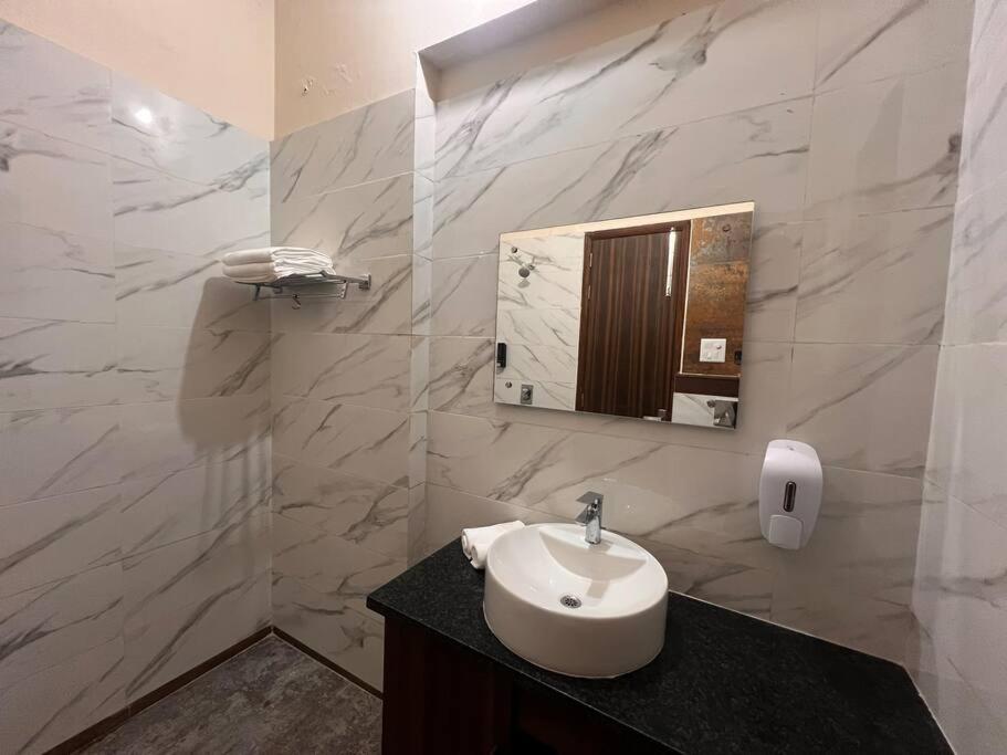 5Bhk Home Away From Home At Ranjit Avenue อัมริตสา ภายนอก รูปภาพ