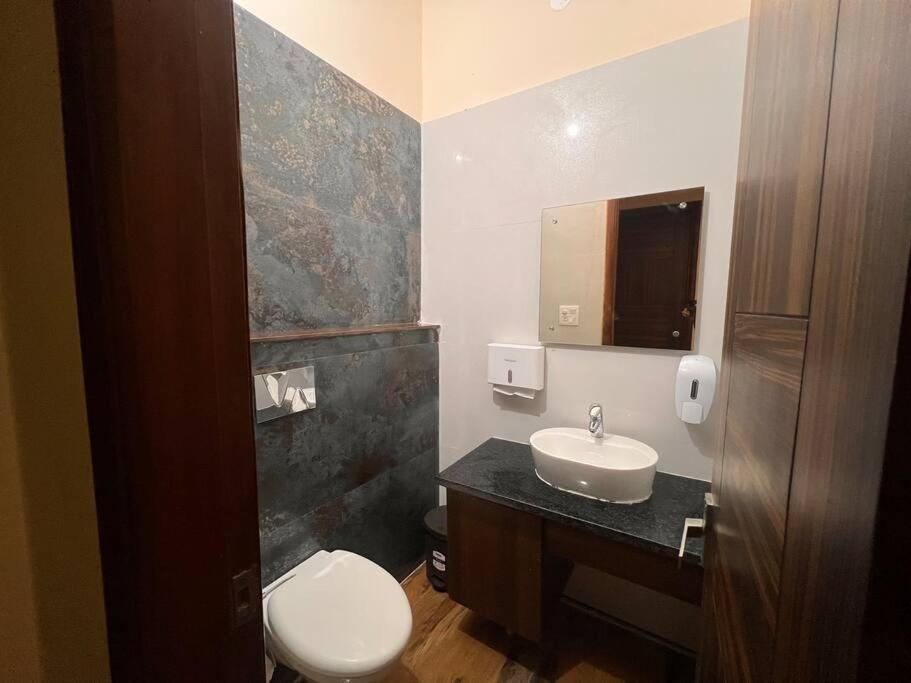 5Bhk Home Away From Home At Ranjit Avenue อัมริตสา ภายนอก รูปภาพ