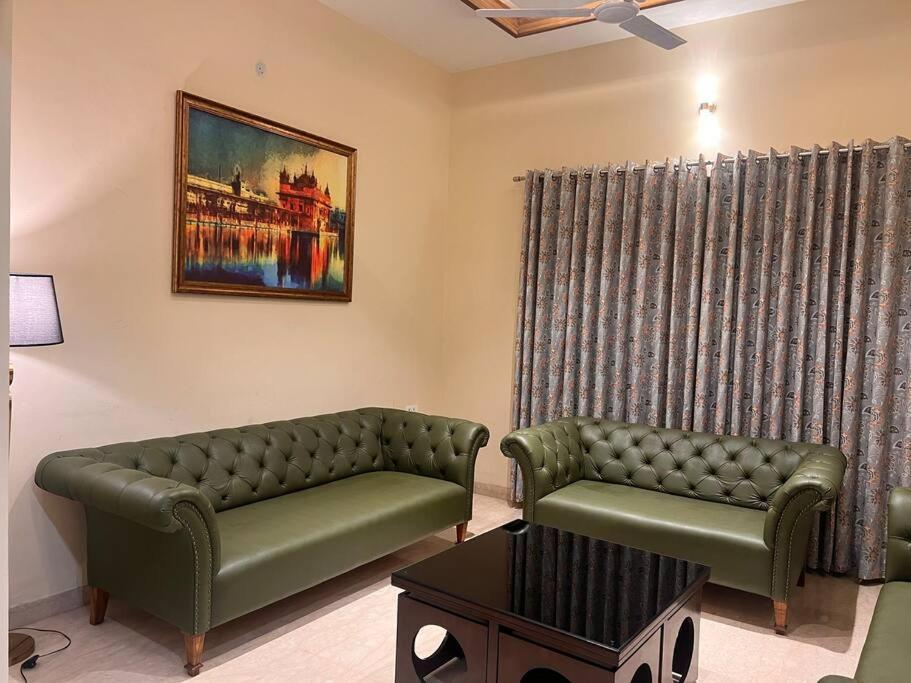 5Bhk Home Away From Home At Ranjit Avenue อัมริตสา ภายนอก รูปภาพ