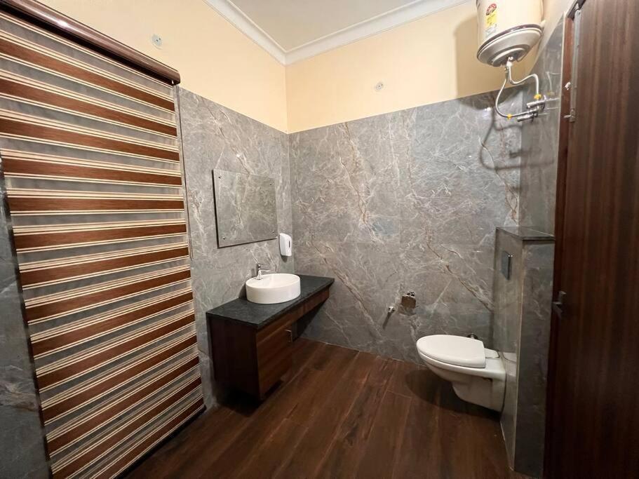 5Bhk Home Away From Home At Ranjit Avenue อัมริตสา ภายนอก รูปภาพ