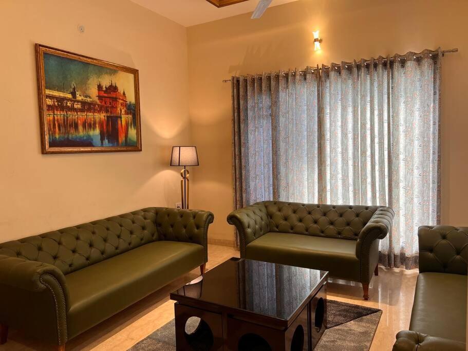 5Bhk Home Away From Home At Ranjit Avenue อัมริตสา ภายนอก รูปภาพ