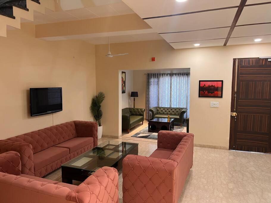 5Bhk Home Away From Home At Ranjit Avenue อัมริตสา ภายนอก รูปภาพ