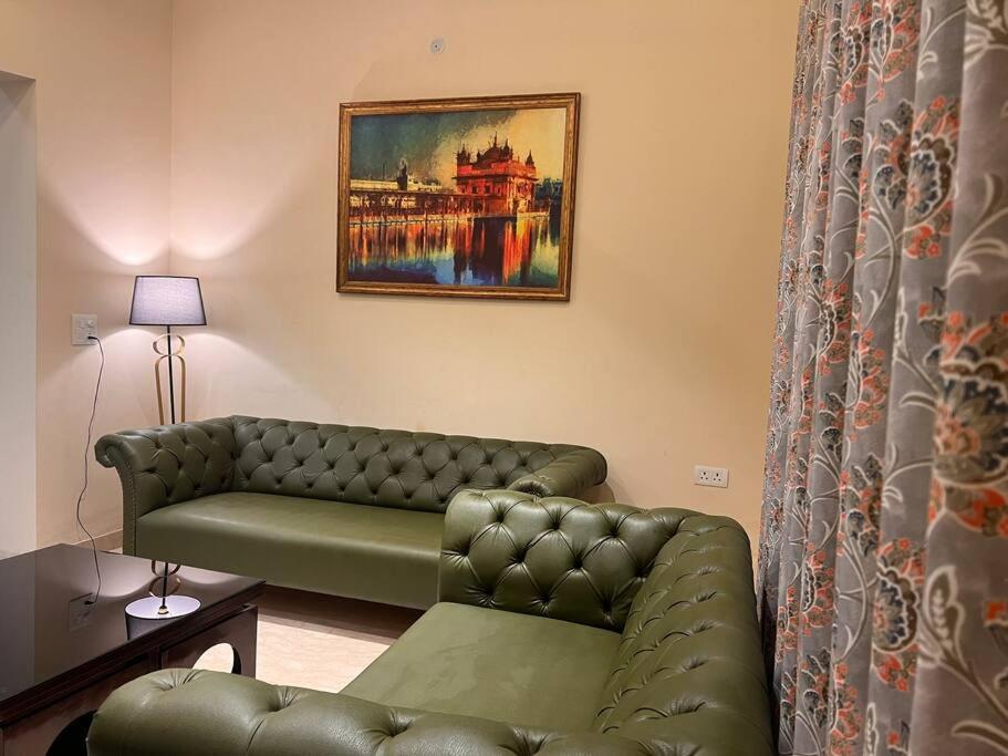 5Bhk Home Away From Home At Ranjit Avenue อัมริตสา ภายนอก รูปภาพ