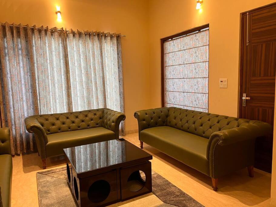 5Bhk Home Away From Home At Ranjit Avenue อัมริตสา ภายนอก รูปภาพ