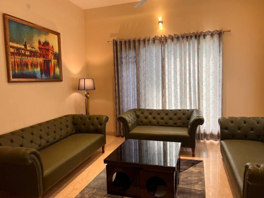 5Bhk Home Away From Home At Ranjit Avenue อัมริตสา ภายนอก รูปภาพ