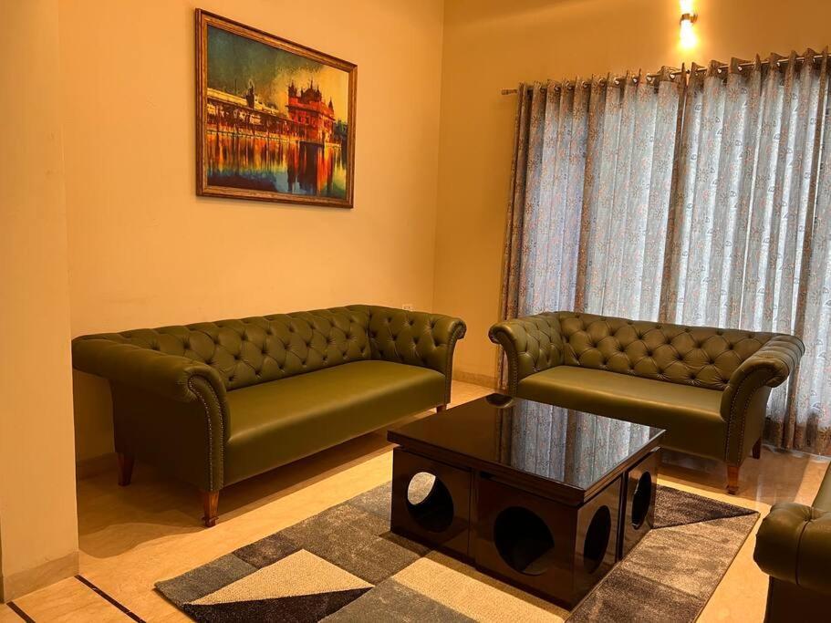5Bhk Home Away From Home At Ranjit Avenue อัมริตสา ภายนอก รูปภาพ