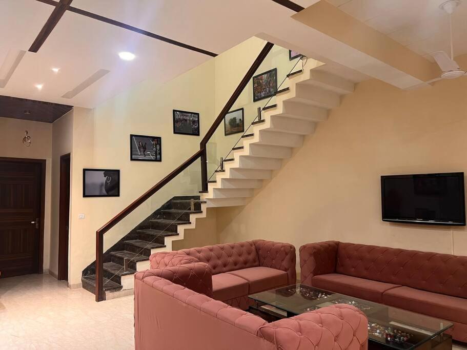 5Bhk Home Away From Home At Ranjit Avenue อัมริตสา ภายนอก รูปภาพ