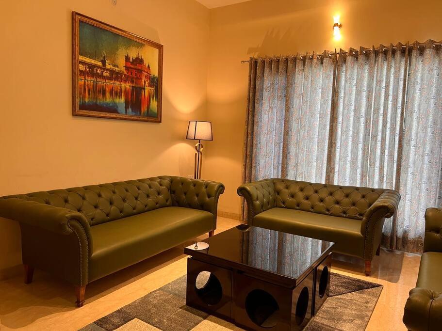 5Bhk Home Away From Home At Ranjit Avenue อัมริตสา ภายนอก รูปภาพ